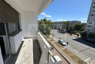 Apartament cu 3 camere decomandat în Podu Roș