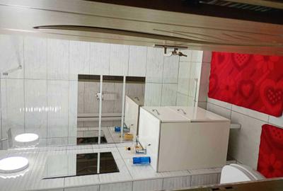 Apartament cu 3 camere semidecomandat în Central - 1