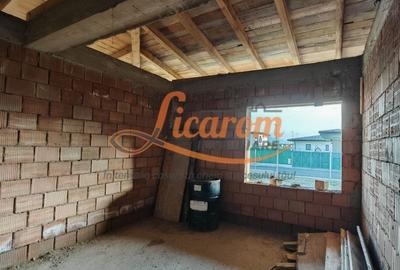 Casă individuală cu 4 camere cu Canalizare în Cristian - 8