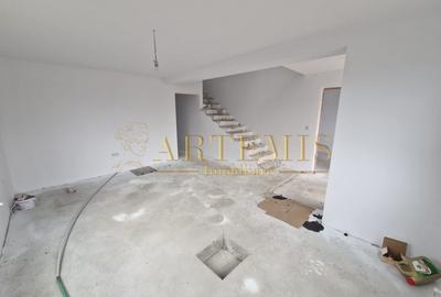 Casa individuala, decomandata, 10 camere, 210 mp., teren 15000mp., zona Centura. - 1