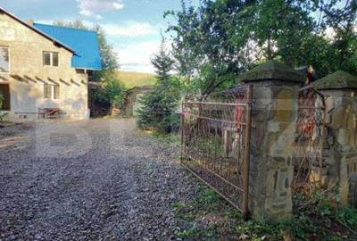 Casă cu 4 camere cu Teren 1700 Mp în Central