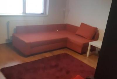 Garsonieră decomandată în Apărătorii Patriei