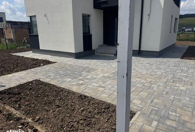 Casă cu 5 camere cu Teren 500 Mp în Sânpetru - 2