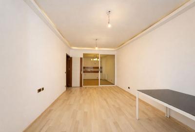 Apartament cu 3 camere semidecomandat în Tractorul - 2