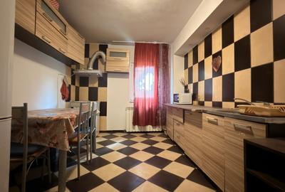 Apartament cu 2 camere semidecomandat, mobilat în Poarta 6 - 5