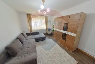 Apartament cu 3 camere de vanzare in zona Est - 1