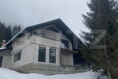 Casă cu 4 camere cu Teren 1096 Mp în Central - 2