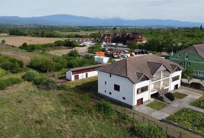 Casă cu Teren 6172 Mp în Central - 4