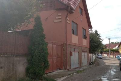 Casă cu 5 camere cu Teren 180 Mp în Central