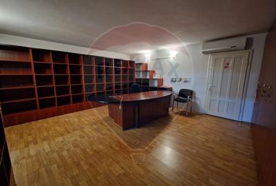 Casa / Vila P+1+M/ de inchiriat / 232 mp / Ultracentral - 13