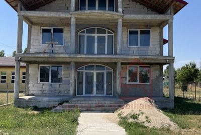VILA DE VANZARE CORBII MARI