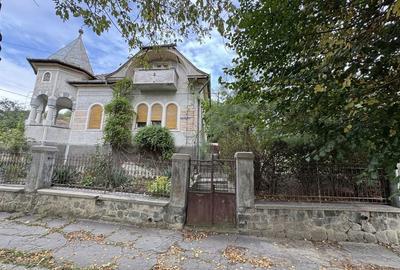 Casă cu 4 camere în Central - 1