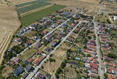 Loc de casa in Sanleani 402 mp - 13