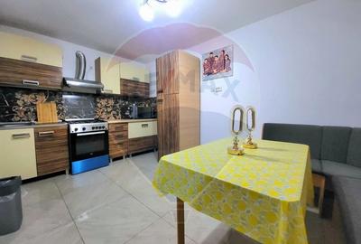 Casa de vanzare in zona Dambovita la curte comuna, 105.8mp utili - 3