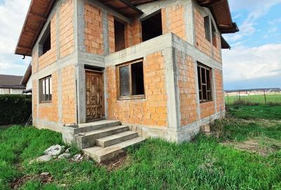 Casă cu 4 camere în Păulești - 13