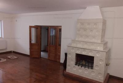 Casă cu 6 camere cu Teren 488 Mp în Central - 2