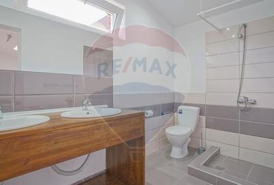 Casă cu 10 camere cu Teren 340 Mp în Florilor - 35