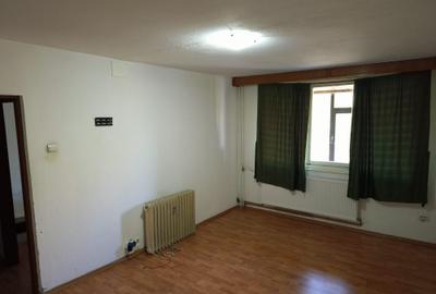 2 camere Calea Bascov / E.uri , Decomandat / centrală , zonă liniștită! 2 camere Calea Bascov / E.uri , Decomandat / centrală , zonă liniștită! - 2