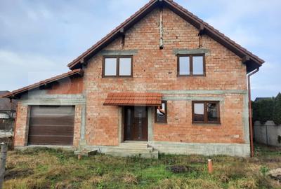 Casa la rosu de vanzare 242mp construiti, 500 mp teren - Paulesti - 1