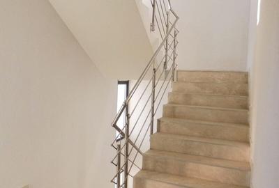 Apartament cu 2 camere decomandat în Apărătorii Patriei