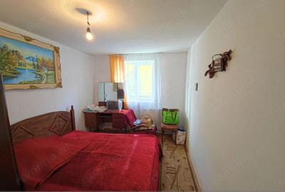 Casă cu 4 camere cu Canalizare în Central - 1