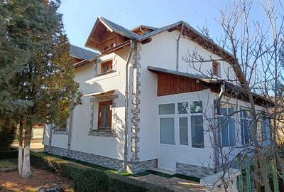 Casă cu 6 camere cu Teren 900 Mp în Pucioasa - 15