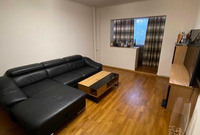 Apartament cu 3 camere decomandat în Crângași
