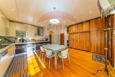 Apartament cu 3 camere semidecomandat, mobilat în Ultracentral