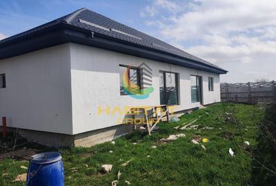Casă individuală cu 3 camere cu Canalizare în Nord-Est - 3