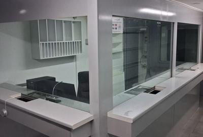 Spațiu comercial complet echipat - 1