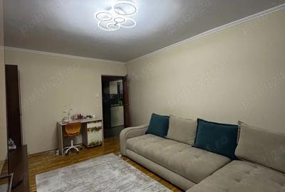 Apartament cu 3 camere decomandat în Livezeni