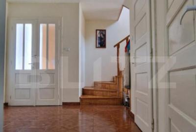 Casă cu 5 camere cu Teren 241 Mp în Central - 10