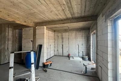 Casă cu Teren 242 Mp în Central - 9