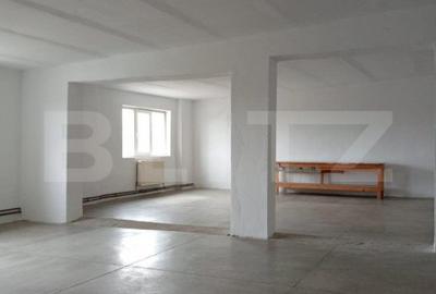Spațiu comercial, de 1,000 mp, în Central