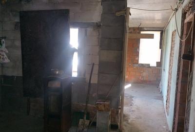 CASA SINGUR CURTE DE RENOVAT  cu teren 297 mp -ZONA PIATA UNIRII- comision 0% - 8