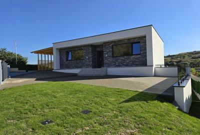 Casa individuala P+E, pompa de caldura, panouri fotovoltaice