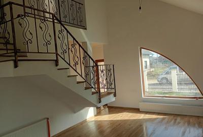 Casă cu 4 camere în Central - 4