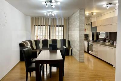 Apartament cu 3 camere semidecomandat în Central - 1
