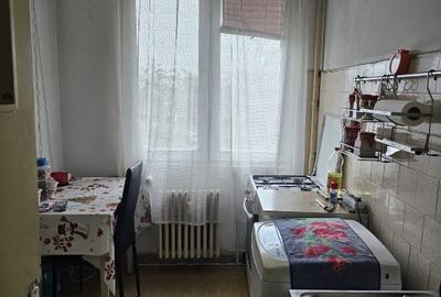 Apartament cu 3 camere semidecomandat în 1 Mai - 7