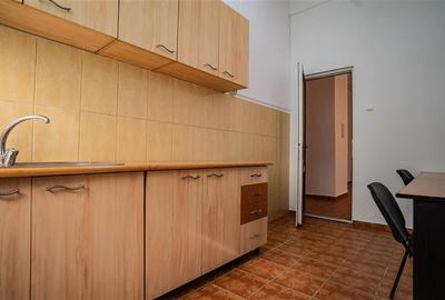 Birou, de 40 mp, în Centrul Civic - 3