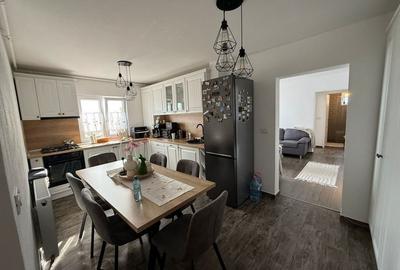 Apartament cu 3 camere semidecomandat în Central - 1