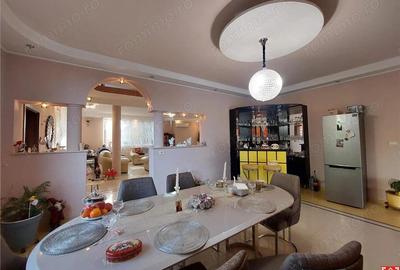 Casa mare pentru 2 familii sau pentru afacere - 1