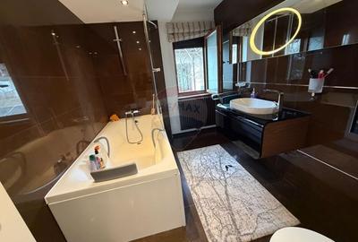 Casă cu 9 camere cu Teren 721 Mp în Crevedia - 25