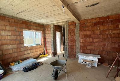 Duplex cu 4 camere cu Canalizare în Urseni - 2