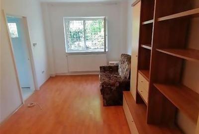 Garsonieră decomandată, mobilată în Răcădău