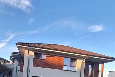 Casă cu 4 camere în Dezmir - 1