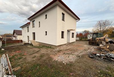 Casă cu 4 camere cu Teren 300 Mp în Central