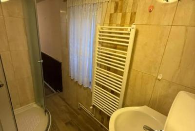 Casă cu 3 camere cu Canalizare în Central - 3