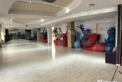 Spațiu comercial, de 290 mp, în Micro 3 - 5