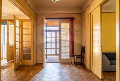 VILA! Investitie - pretabil pensiune SINAIA- zona aprecia... - 1